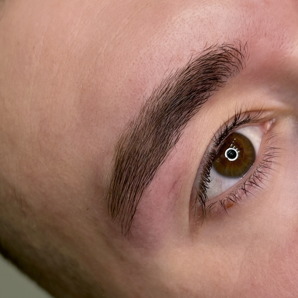 Мужская коррекция бровей