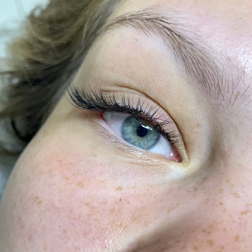 Наращивание ресниц 1D (классика)