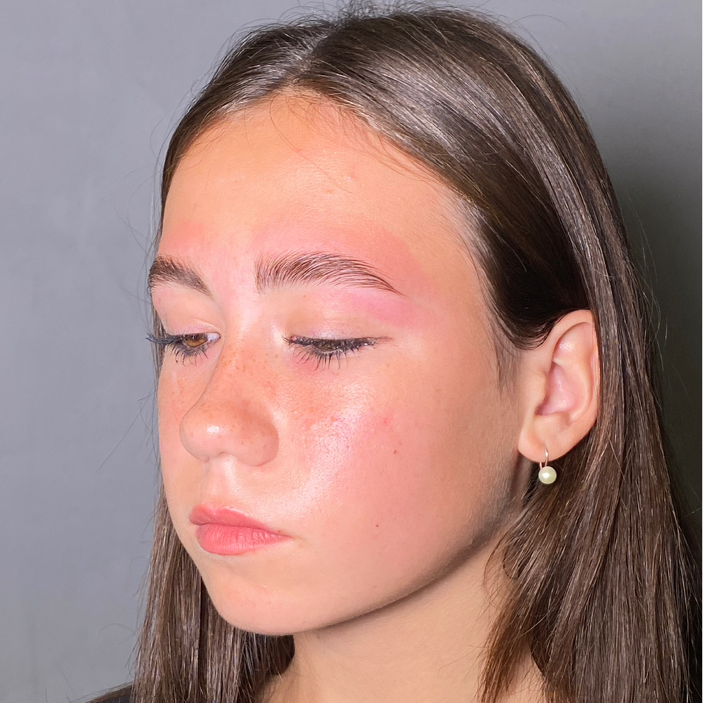 Окрашивание/ осветление бровей