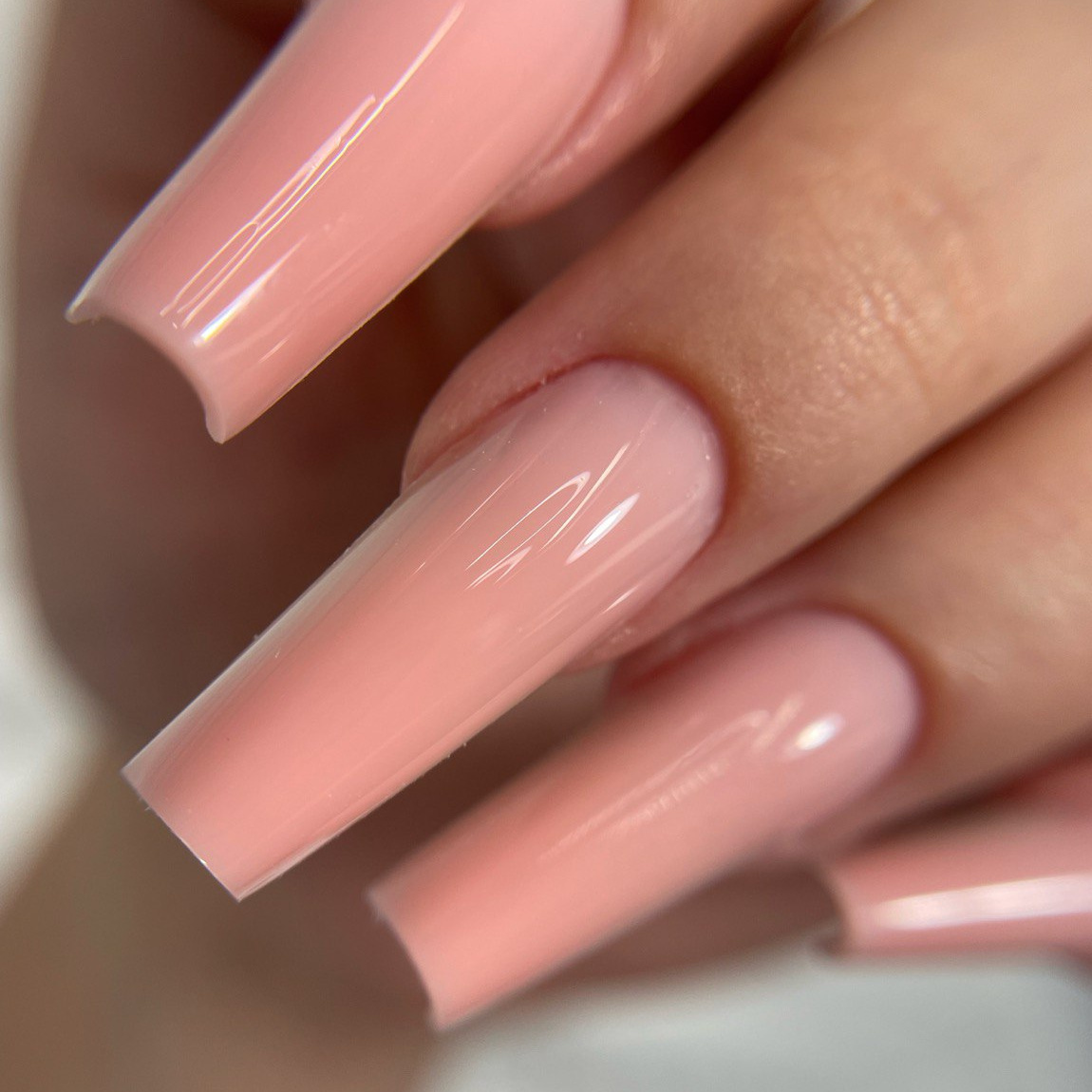 Маникюр + однотонное покрытие (с использованием верхних форм)