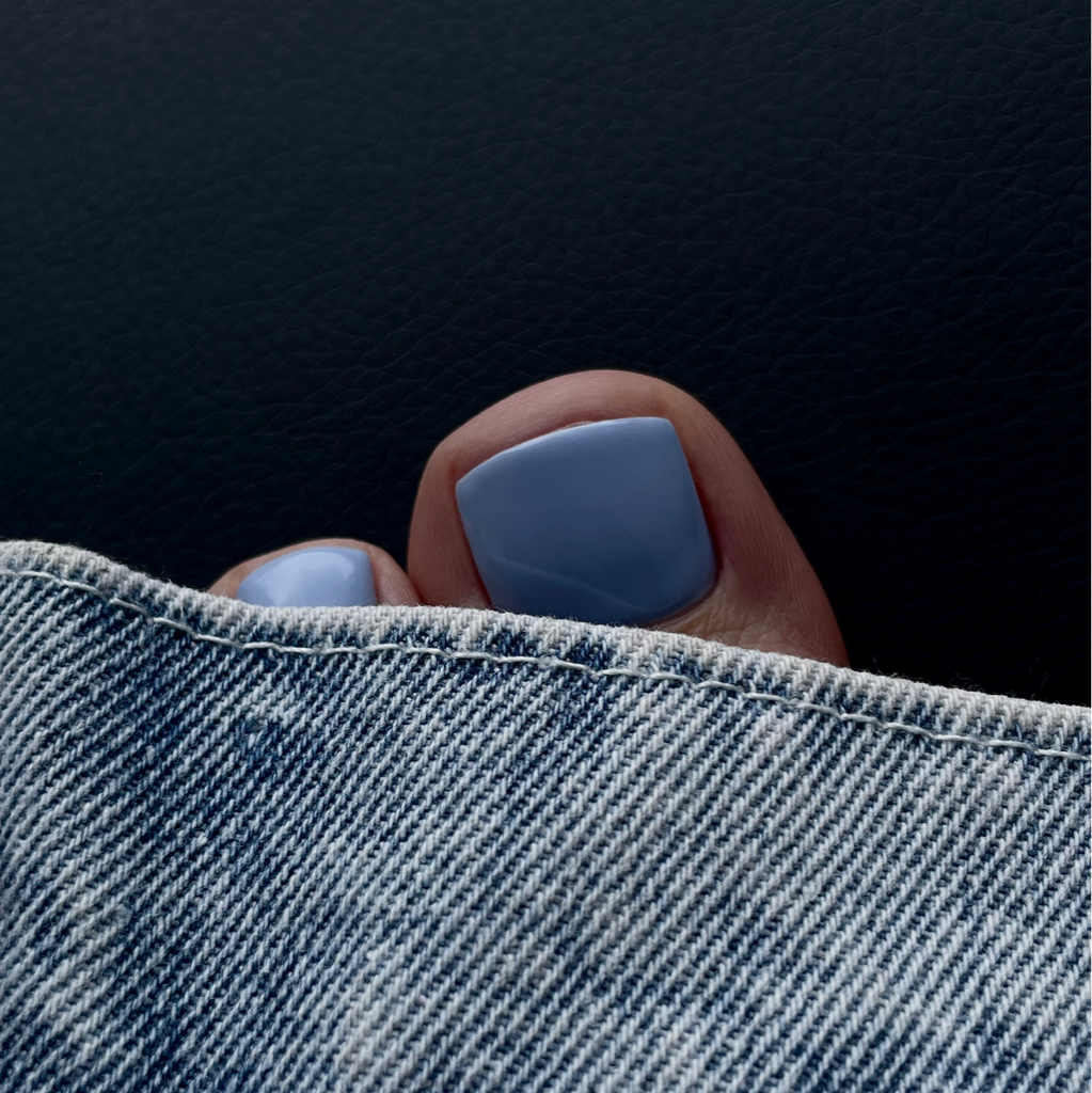 Педикюр с покрытием (без обработки стопы)