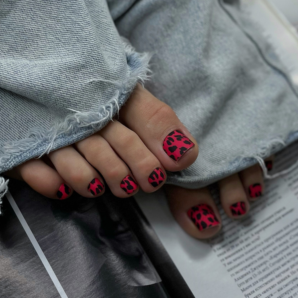 Полный педикюр с покрытием плёнки