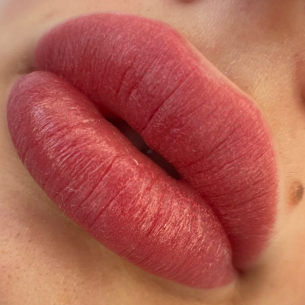 Перманентный макияж губ