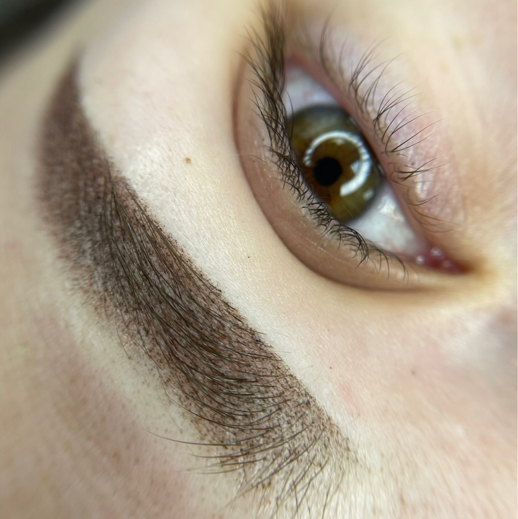 Перманентный макияж бровей