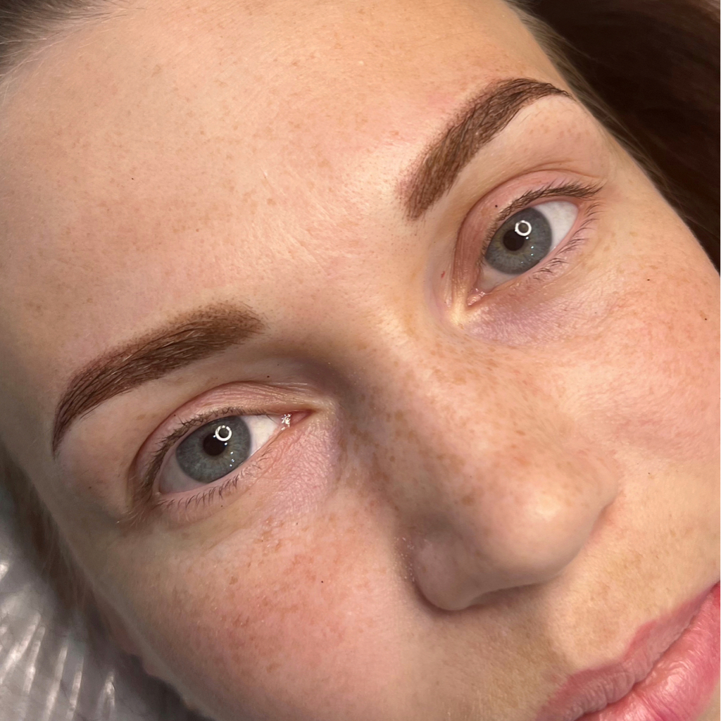 Пудровые брови