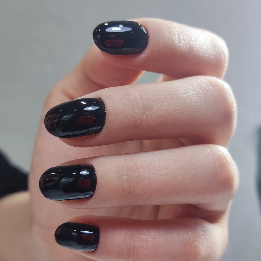 5.Маникюр+ укрепление гелем(на короткие)+однотонное покрытие