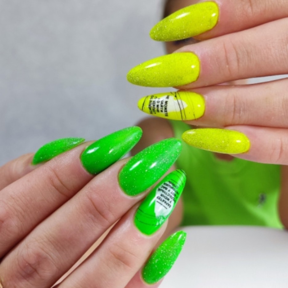 9.(1)Маникюр +наращивание (от 3,5)+ покрытие однотон (по желанию) . без дизайна