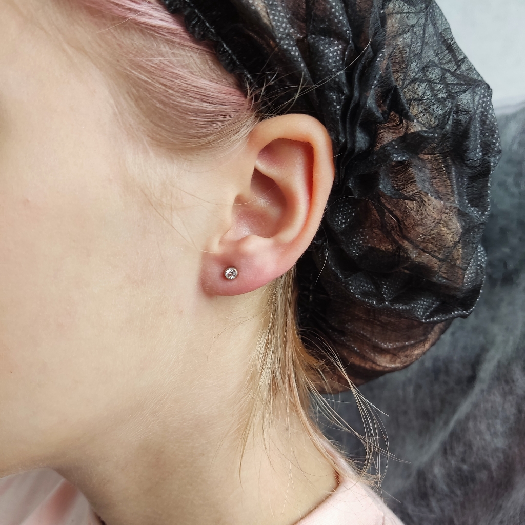 Прокол двух мочек ушей