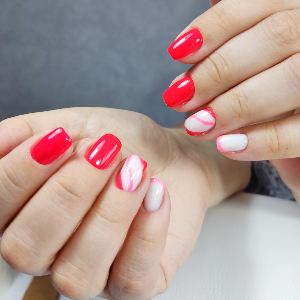 4.Маникюр,гель-лак, лёгкий дизайн на 2 ногтя  (без укрепления)