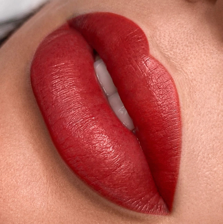 Перманентный макияж губ