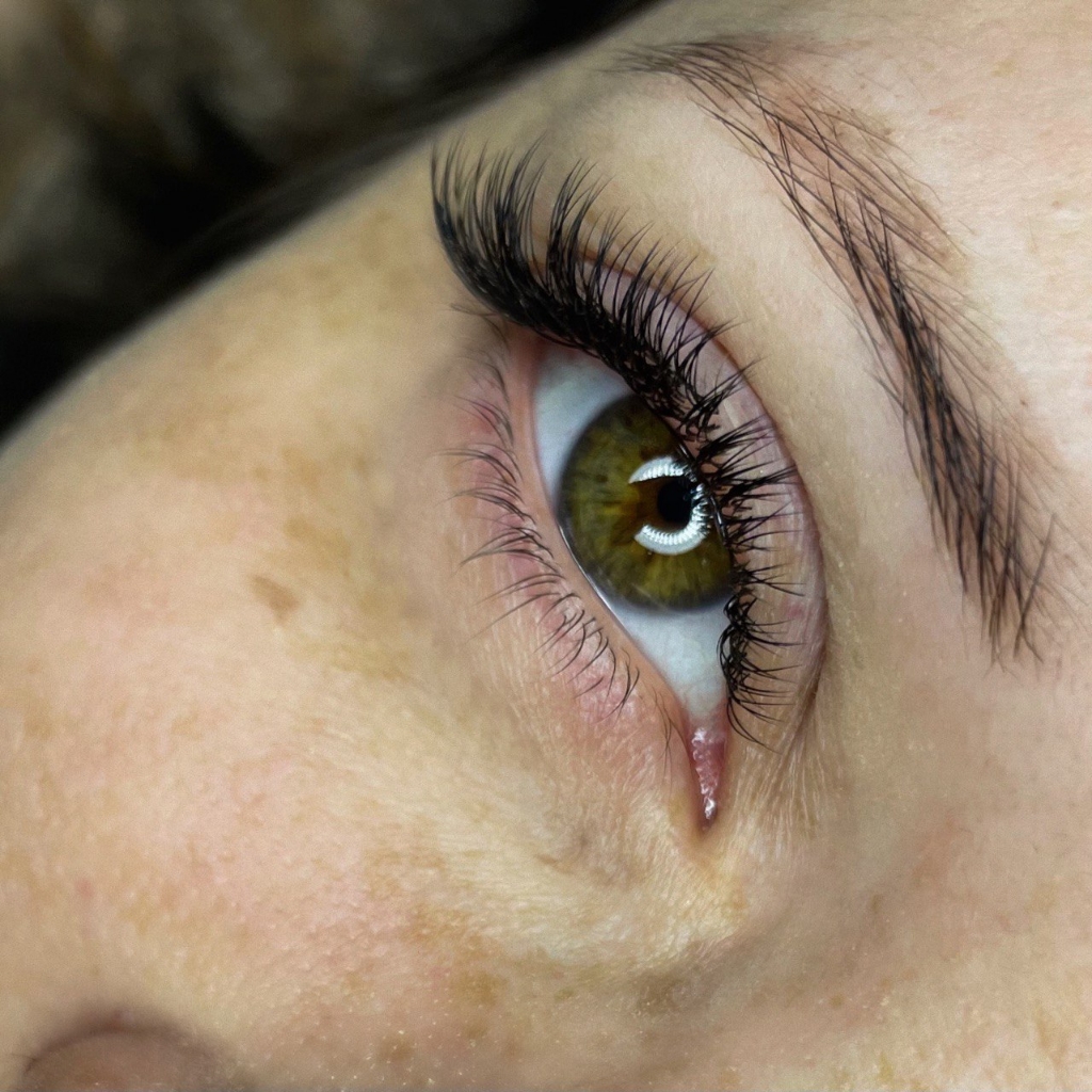 Наращивание ресниц КЛАССИКА