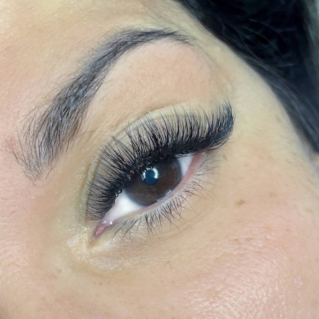 наращивание ресниц 3Д