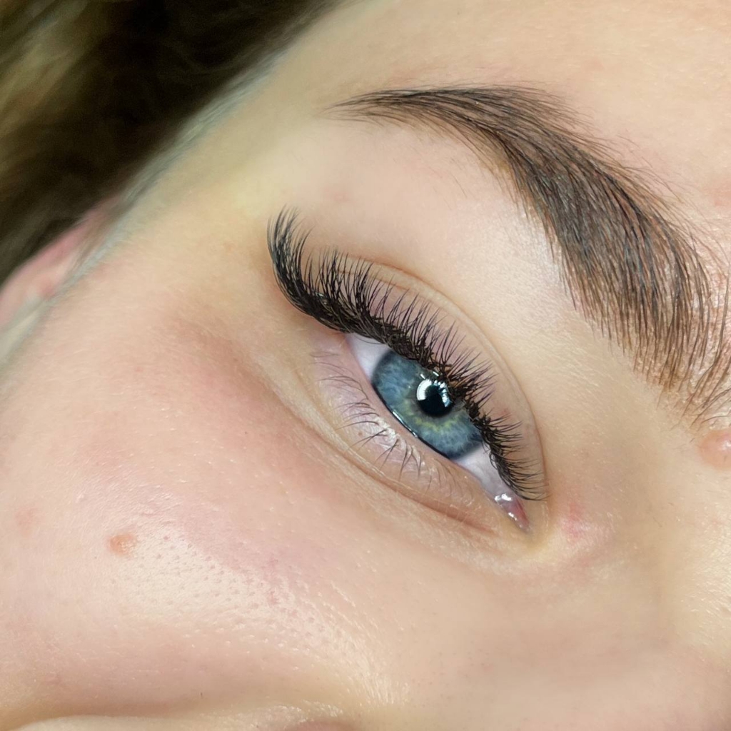 Наращивание ресниц 2D