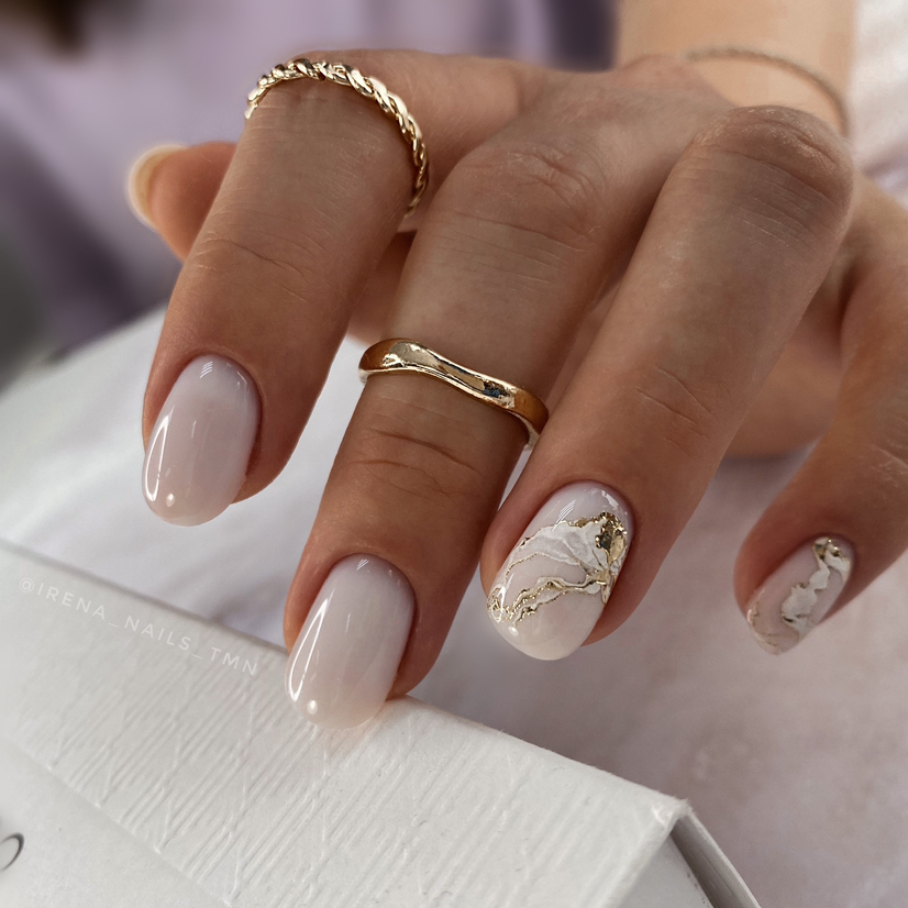 Маникюр с покрытием цветной базой + френч