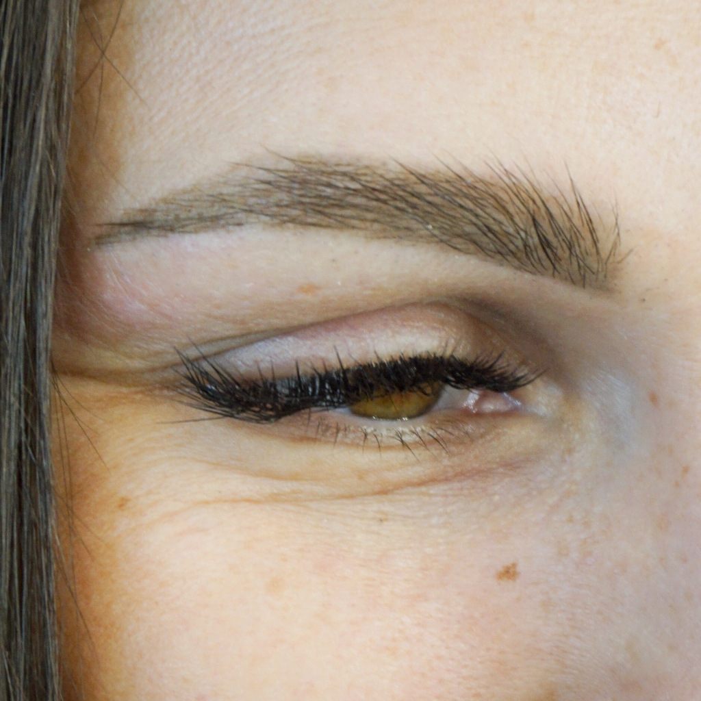 Коррекция и окрашивание бровей (краска)