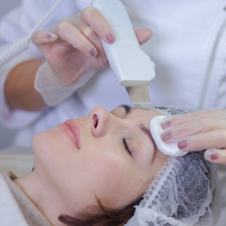 Чистка лица ,,Аппаратная"