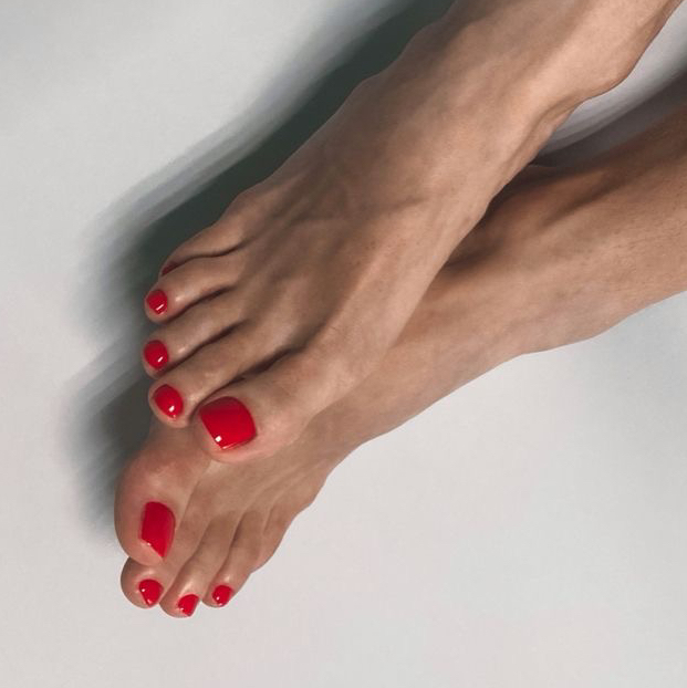 Не мое снятие, полный педикюр и покрытие.