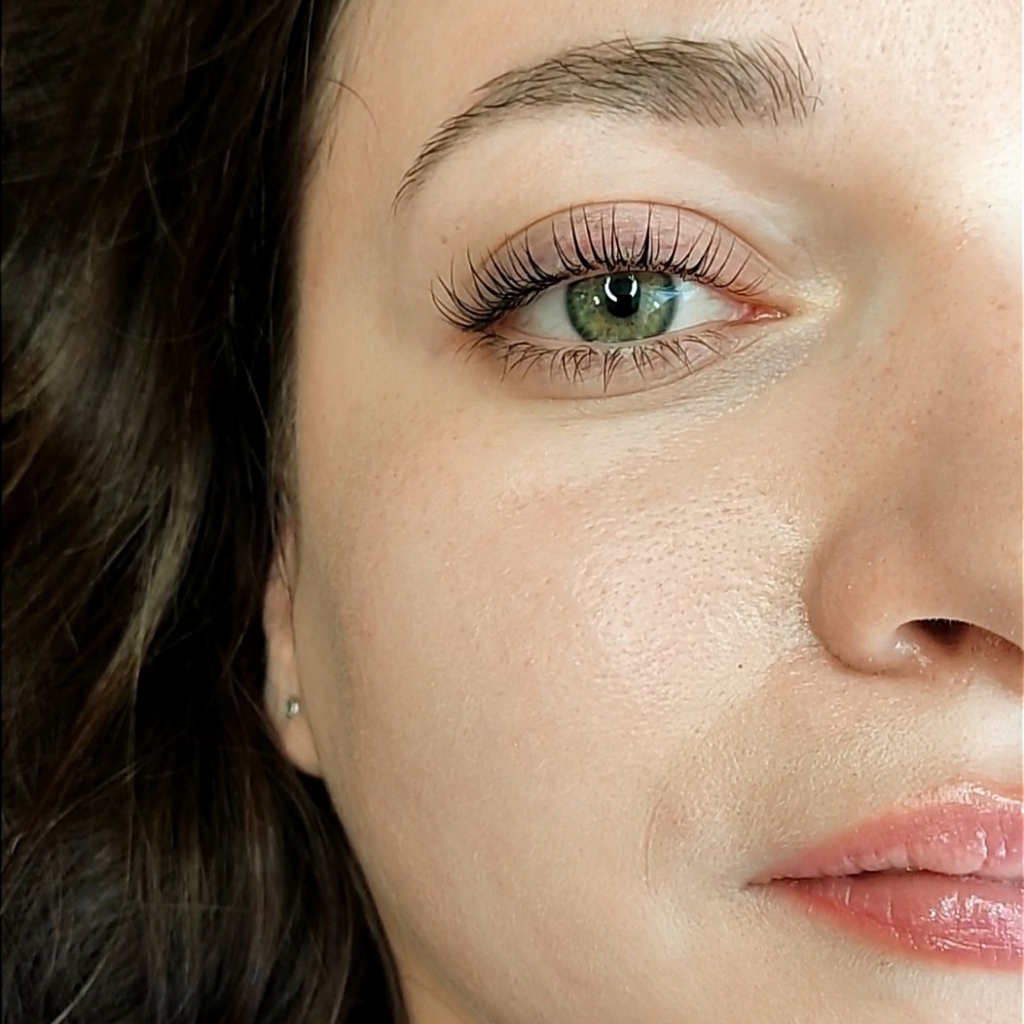 Ламинирование ресниц (входит окрашивание и уход)