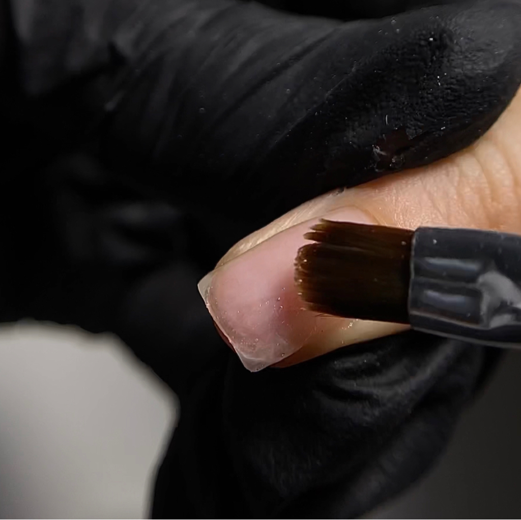 Починка ногтя