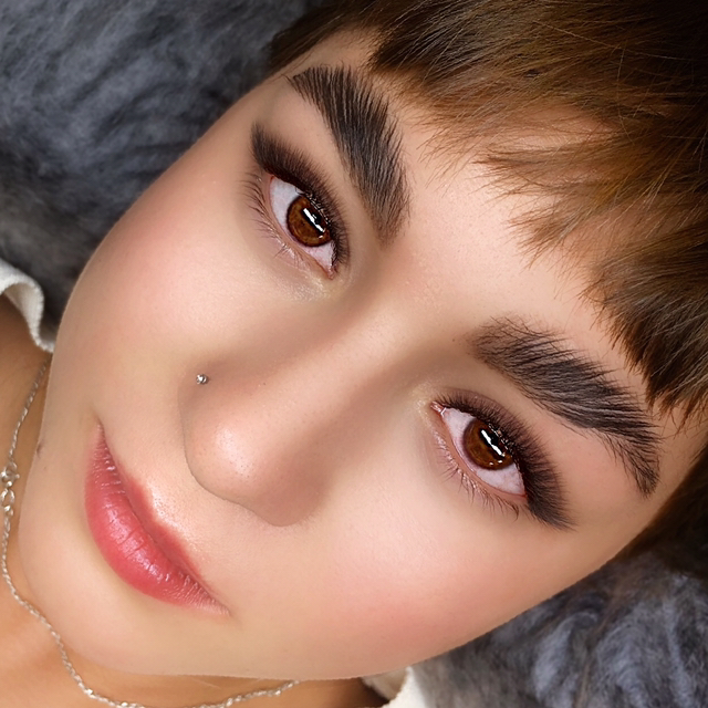 Наращивание ресниц 2D объема