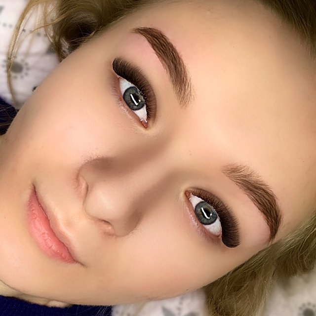 Наращивание ресниц 3D объема