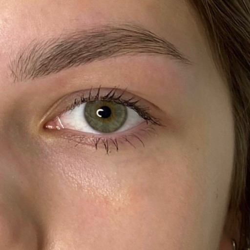 Подростковая коррекция бровей