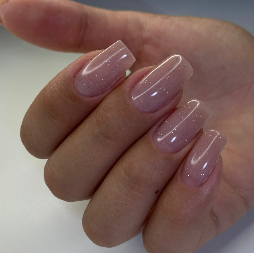 Маникюр+однотонное покрытие гель лак на короткие ногти (снятие и укрепление  включено)