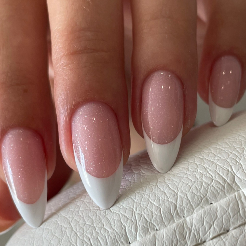 Маникюр с покрытием Френч