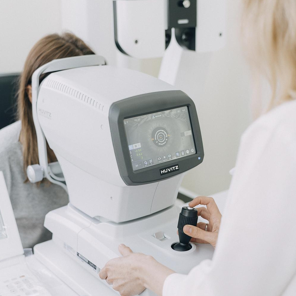 Подбор мягких контактных линз любой сложности (от 18 лет)