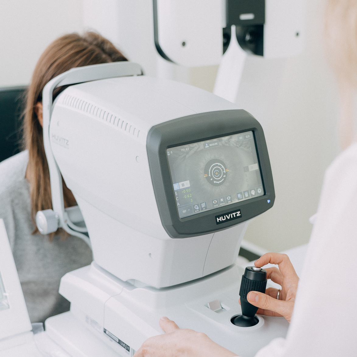 Подбор мягких контактных линз любой сложности (от 18 лет)