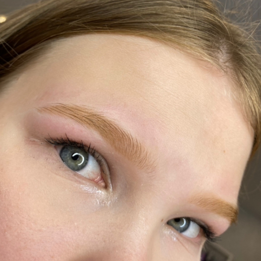 Коррекция и окрашивание бровей краской