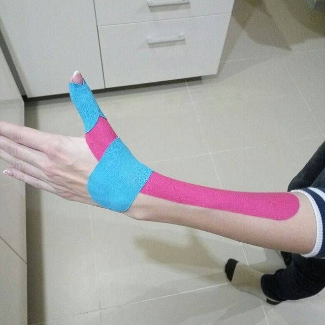 Тейпирование кисти