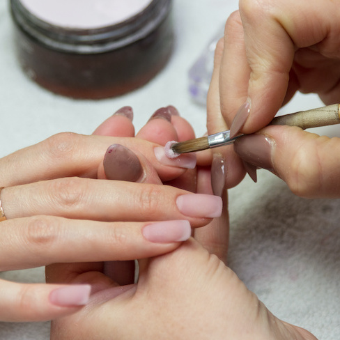 Pose de l'acrylique en couleur unique (Avec capsule)