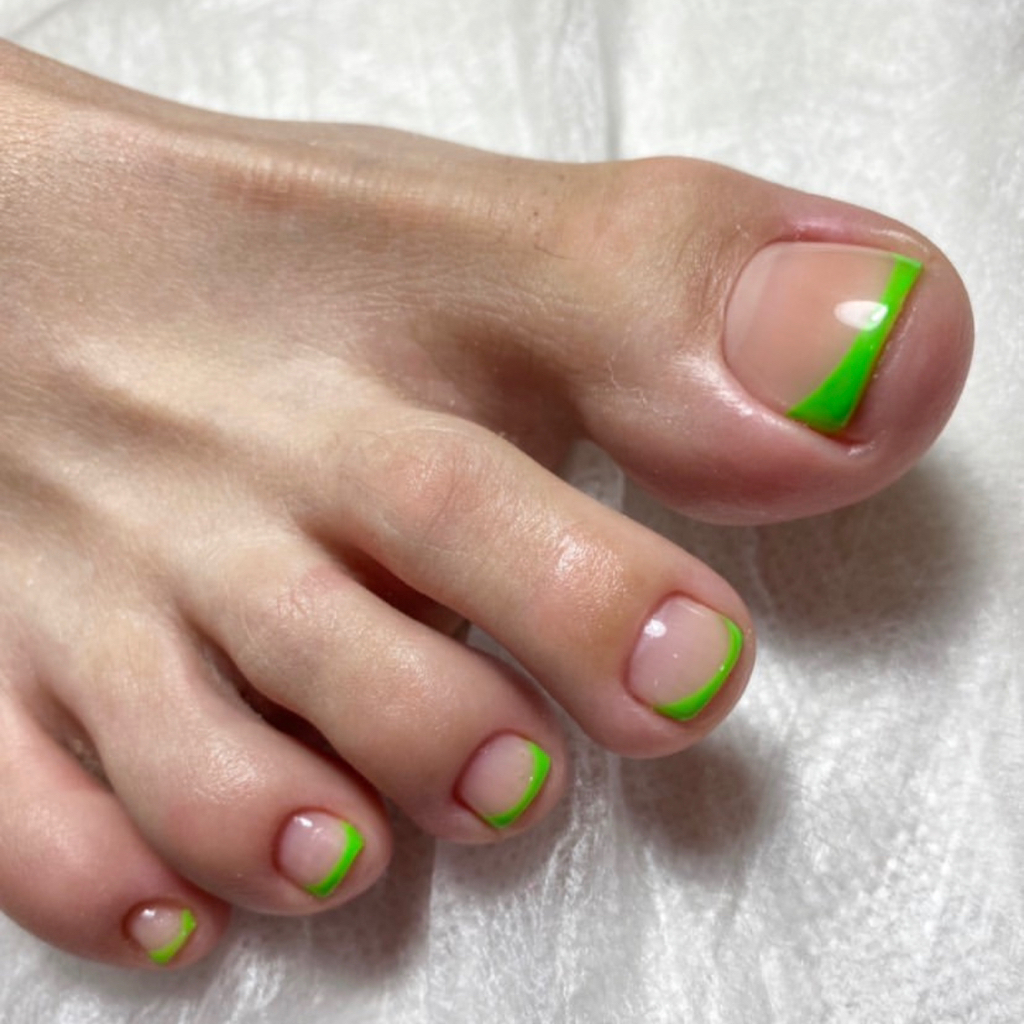 Педикюр с механической обработкой стопы и покрытием