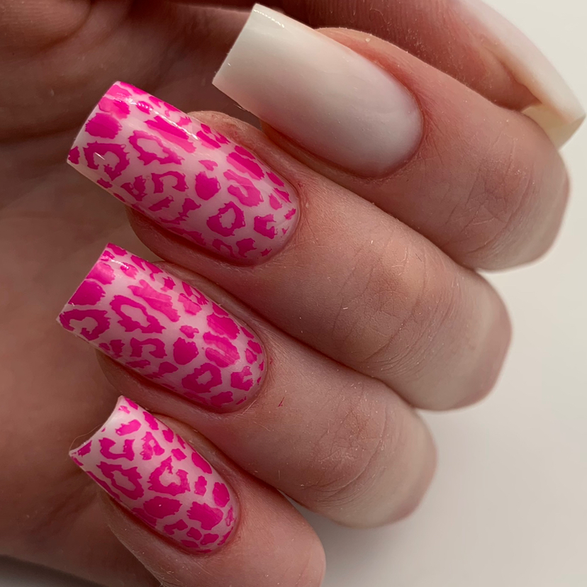 Средние ногти: маникюр с укреплением гелем без дизайна