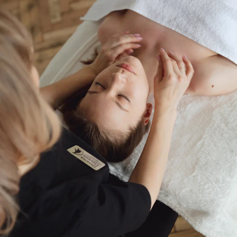 Моделирующий массаж лица