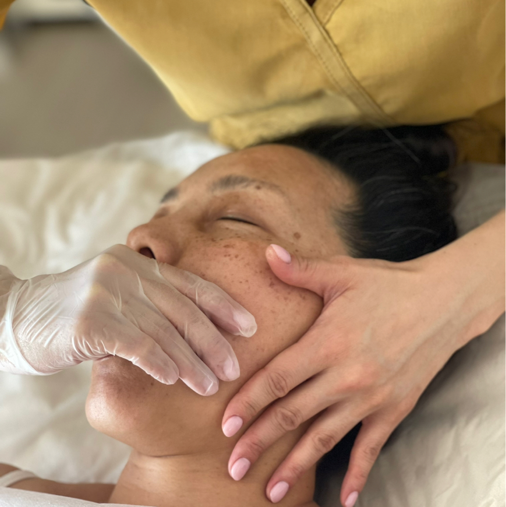 Комбинированный массаж лица