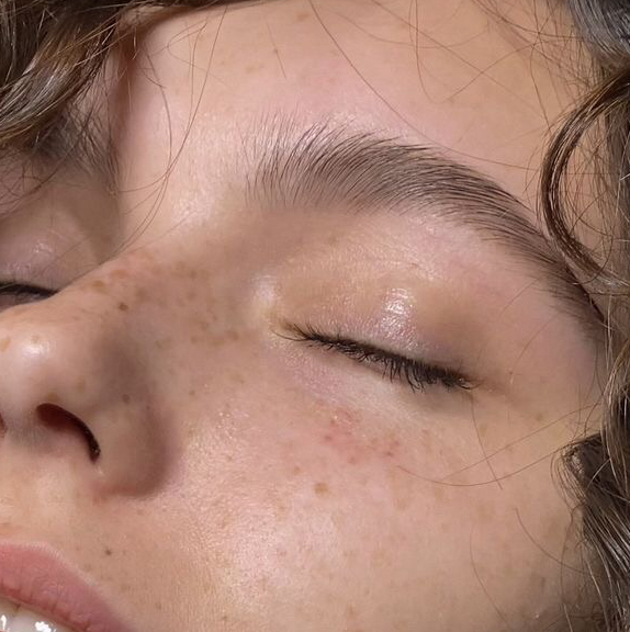 Коррекция бровей воск/пинцет