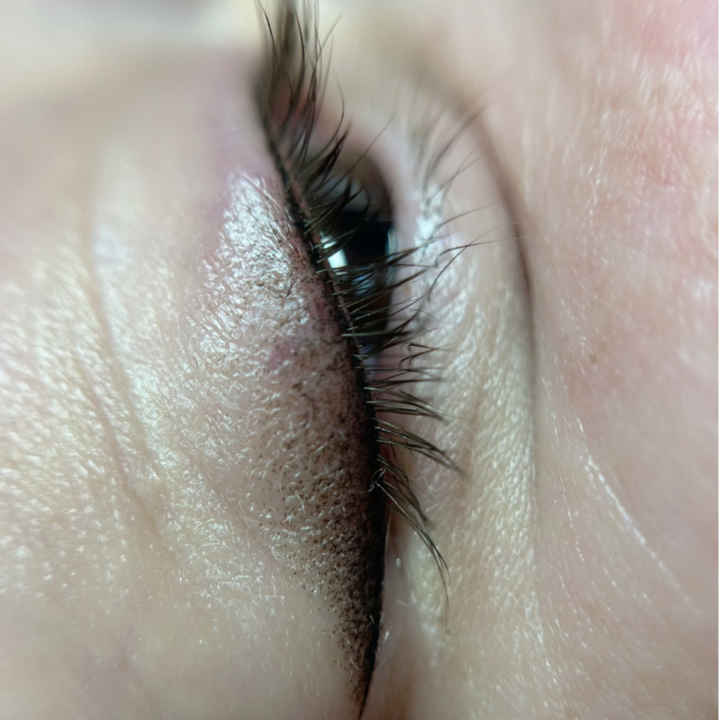 Перманентный макияж глаз «стрелка с растушевкой»