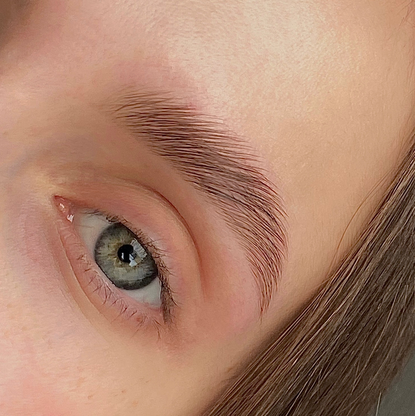 Долговременная укладка + коррекция + окрашивание
*дополнительный уход входит в стоимость