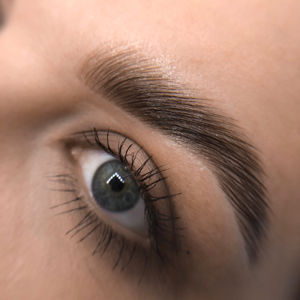 Ламинирование бровей с окрашиванием