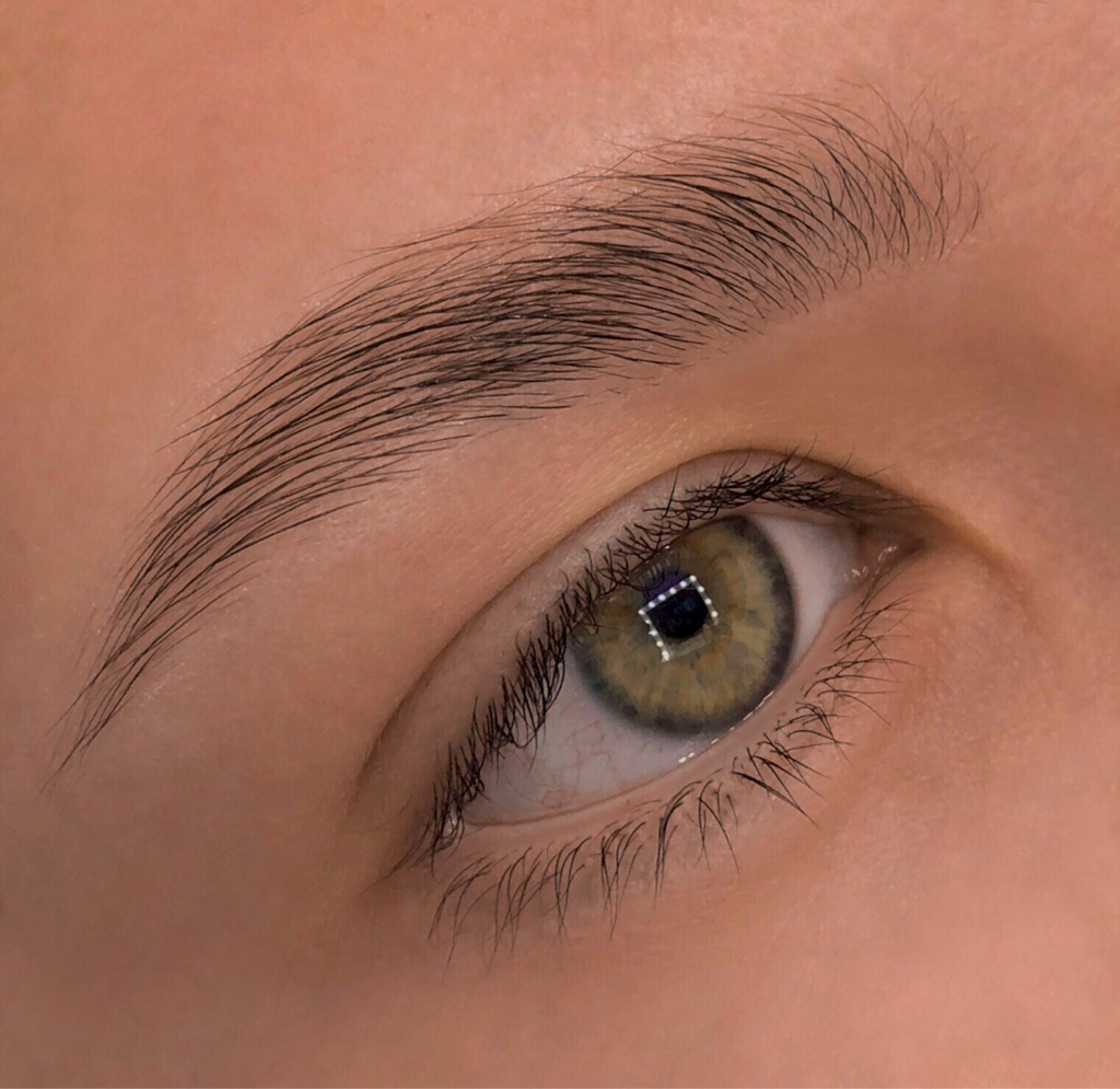 Коррекция бровей без окрашивания