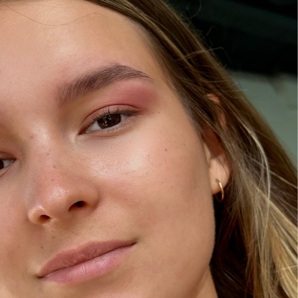 Коррекция бровей воск/пинцет/прореживание