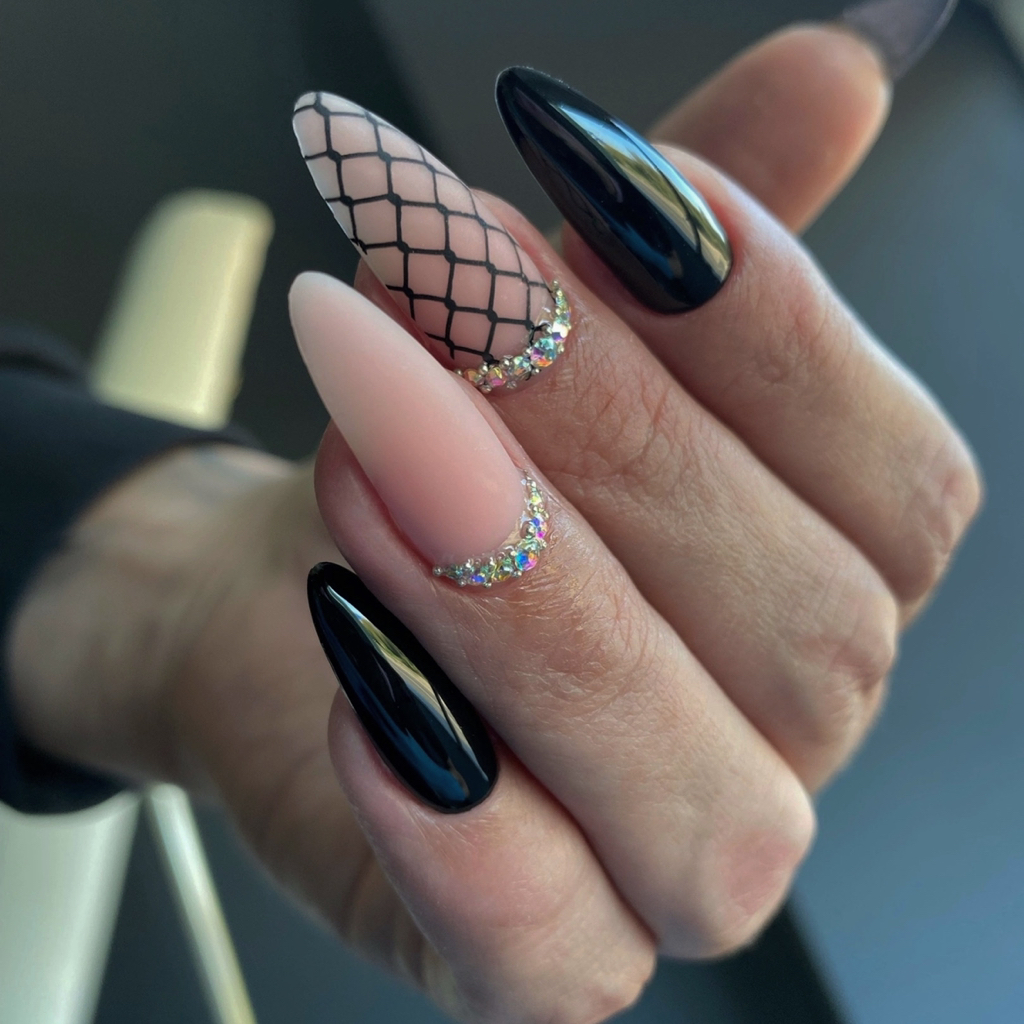 Покрытие средние или длинные ногти