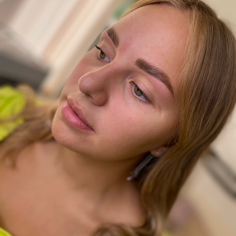 Долговременная укладка бровей с окрашиванием краской