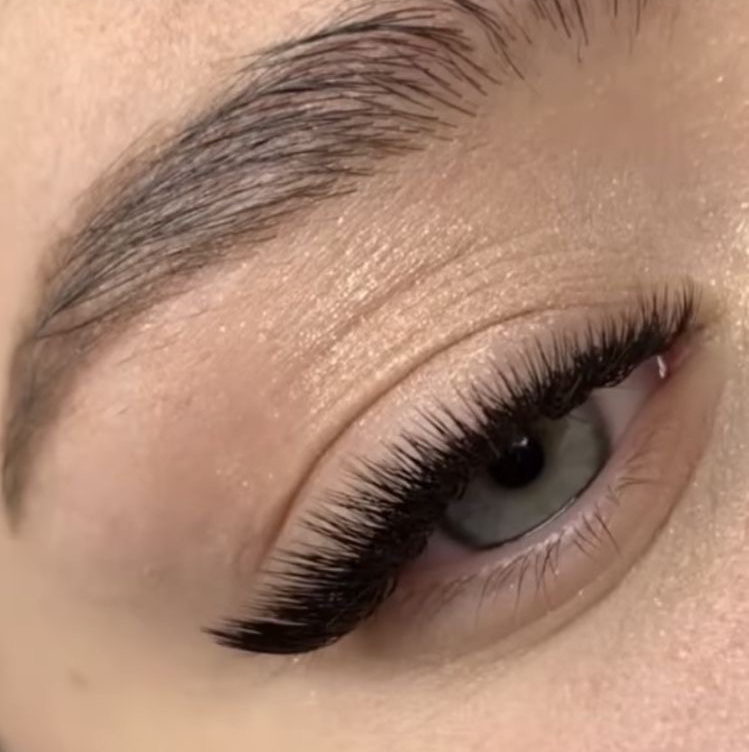 Наращивание ресниц 2,5д