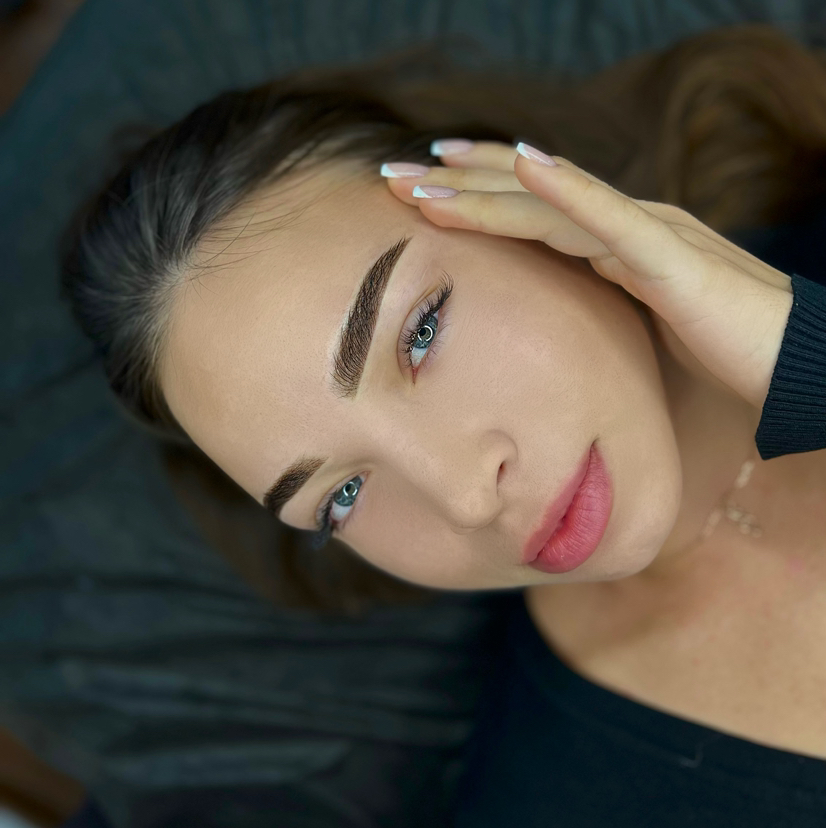 Перманентный макияж бровей