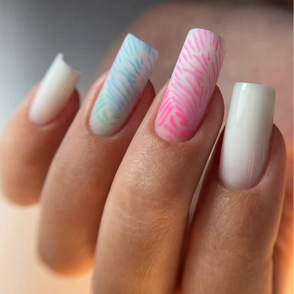 Маникюр « Немного дизайна»