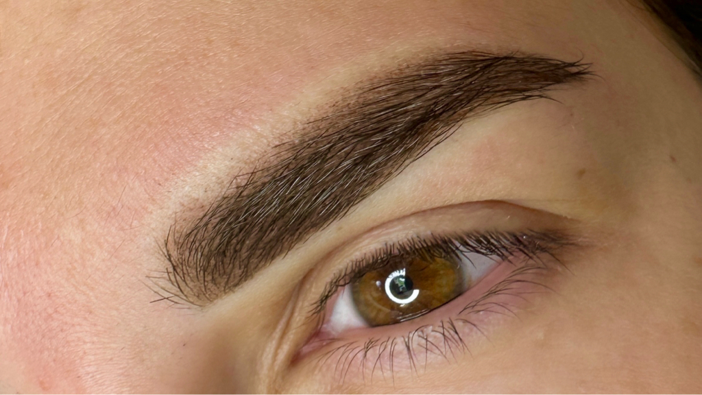 Перманентный макияж бровей