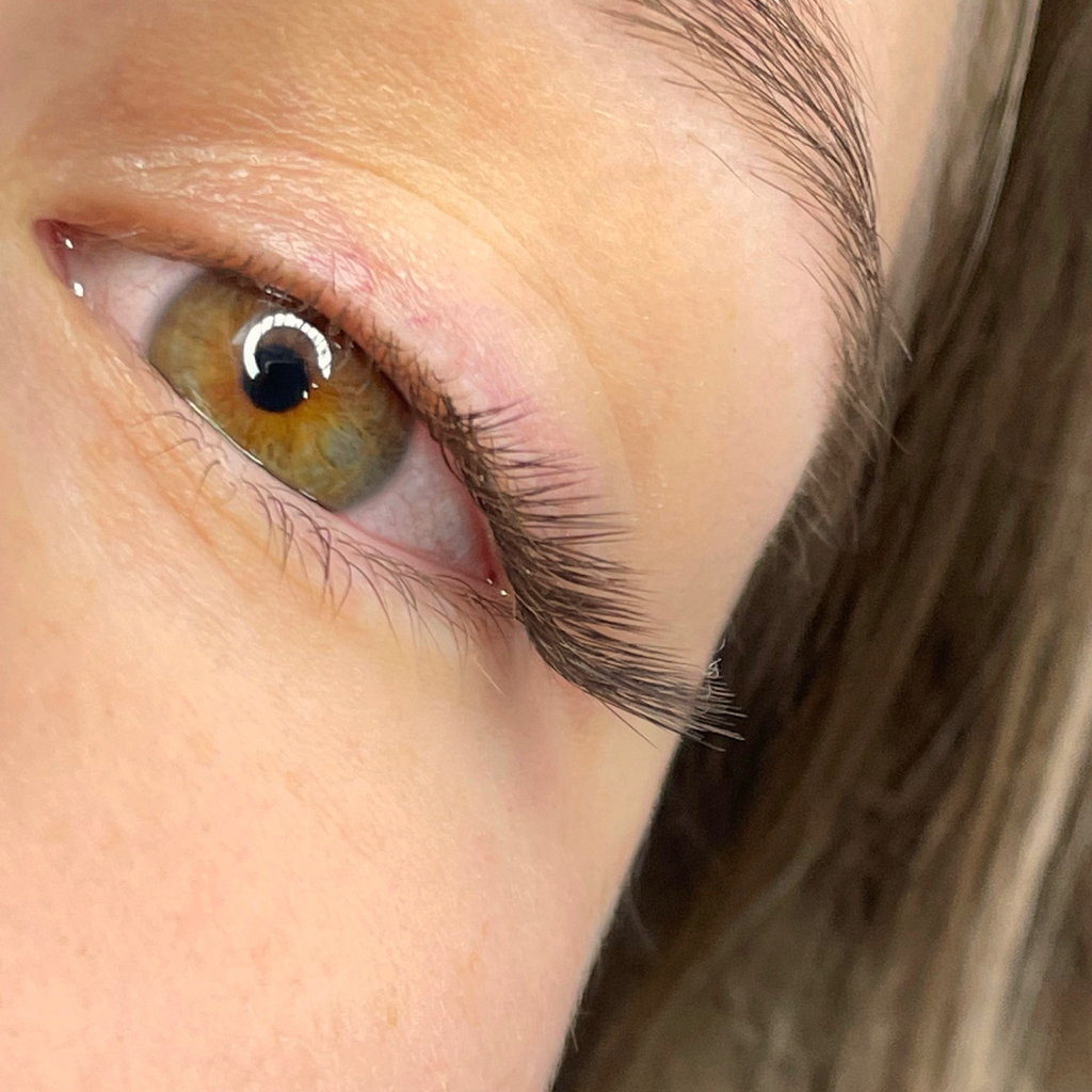 Наращивание уголков с растушевкой